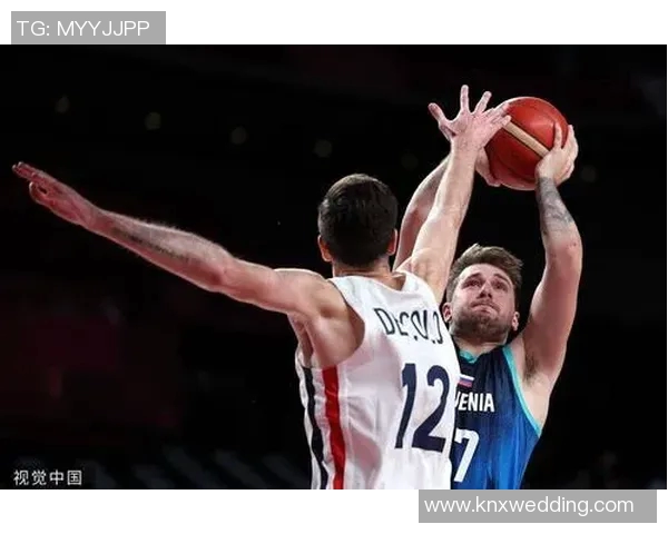 大帽阿赞+倒地救球!东契奇34+7扫漏洞骂名,湖人赢球还得靠他! 大帽阿赞+倒地救球!东契奇34+7扫漏洞骂名,湖人赢球还得靠他!